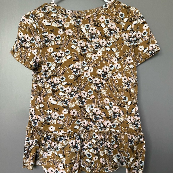 Floral Peplum Shirt - Picture 3 of 4